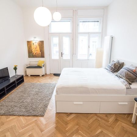 Newsunny Apartment At The Budacastle Budapest Eksteriør billede