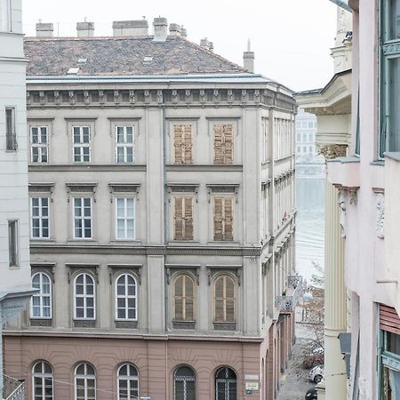 Newsunny Apartment At The Budacastle Budapest Eksteriør billede