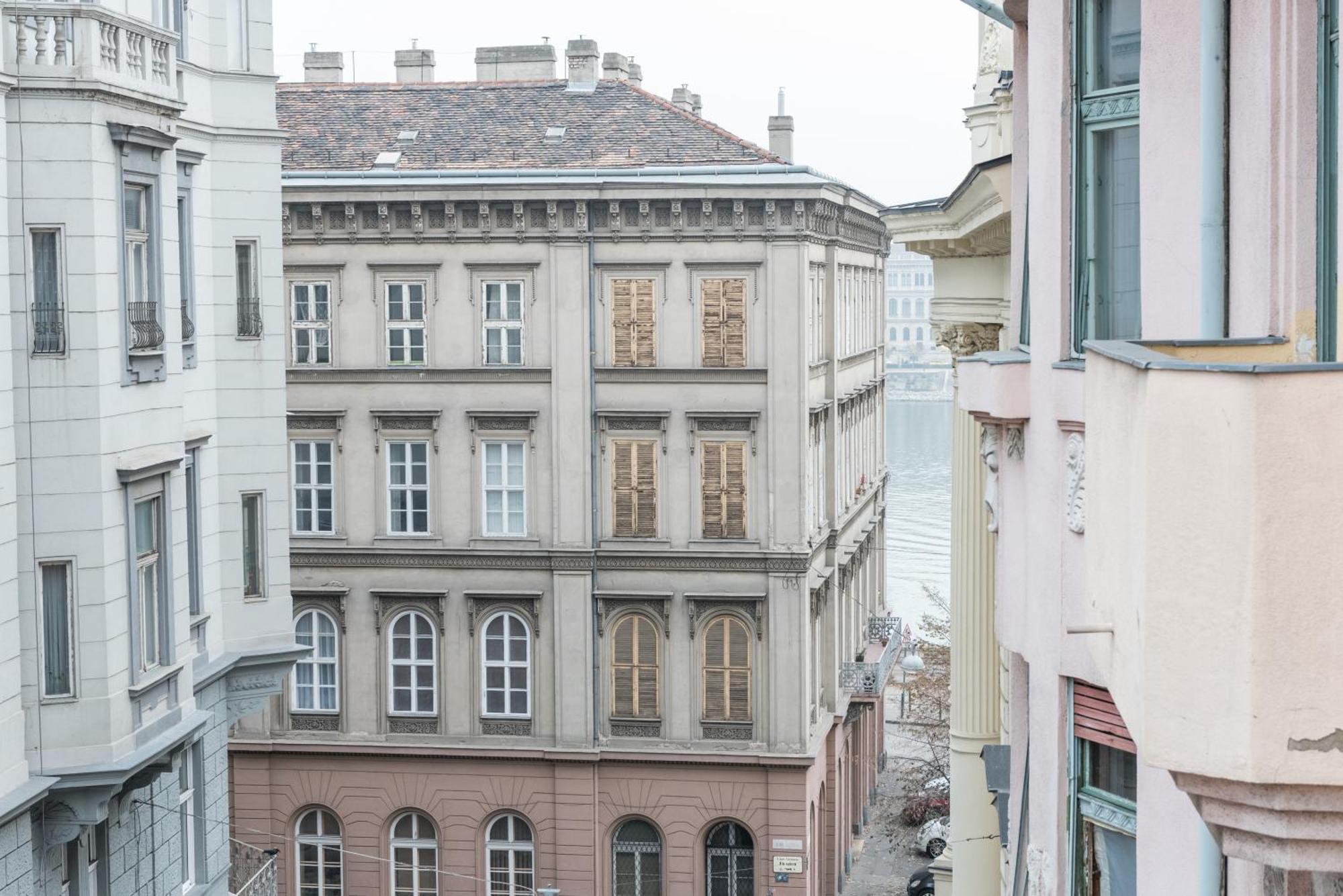 Newsunny Apartment At The Budacastle Budapest Eksteriør billede