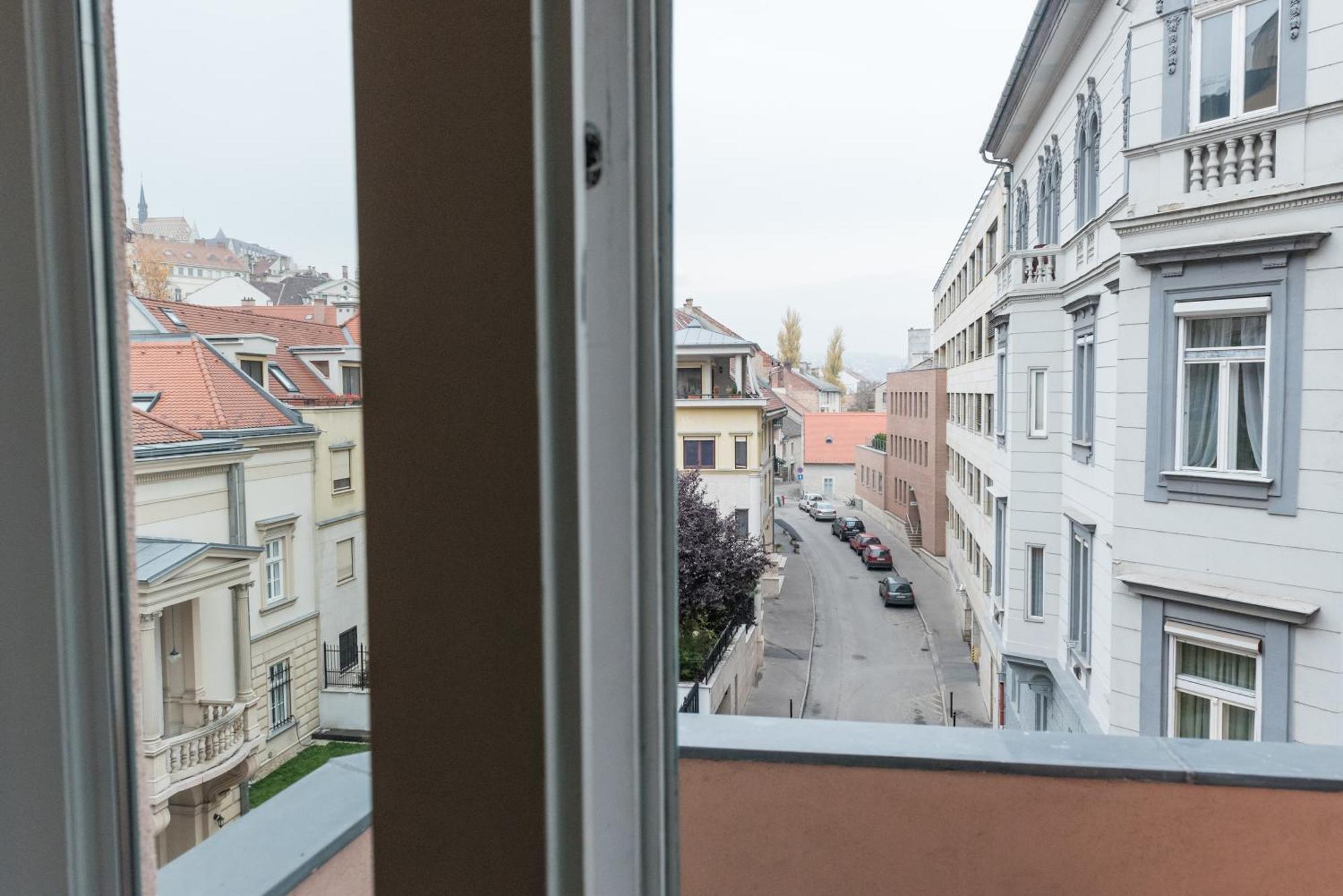 Newsunny Apartment At The Budacastle Budapest Eksteriør billede